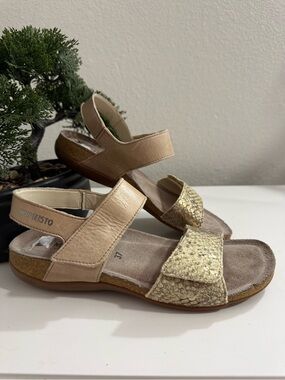 Mephisto Women size 37 Beige and Gold Leather Strap Sandals
